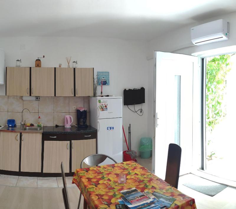 Studio Apartment image 3