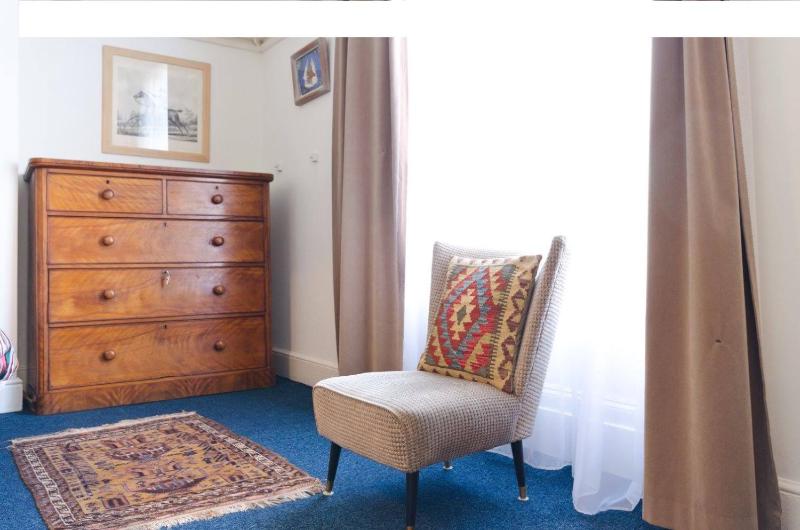 Double Room with En Suite Bathroom image 3