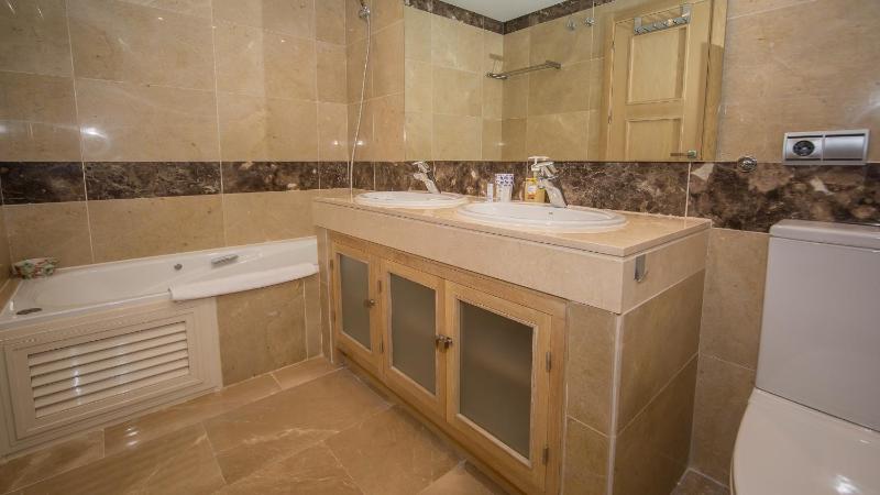 Marina Castillo 302 - image 16