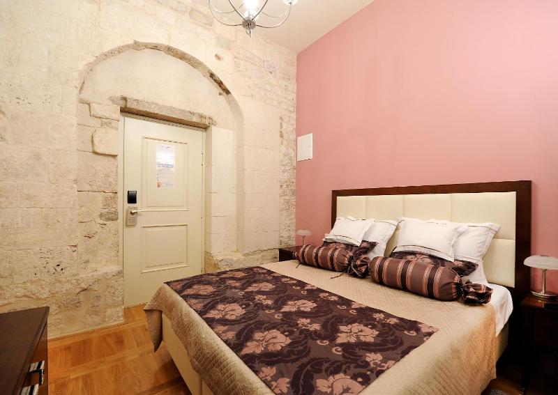 Standard Double or Twin Room image 3