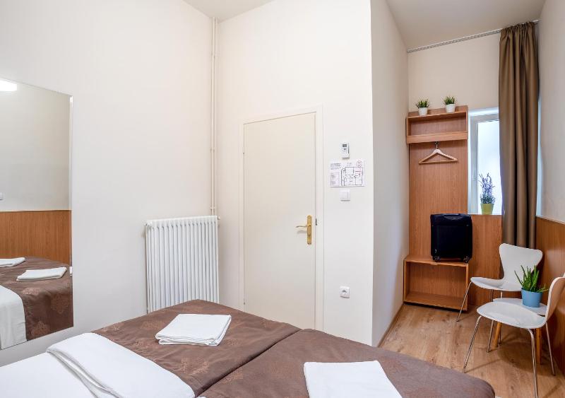 Double or Twin Room image 3