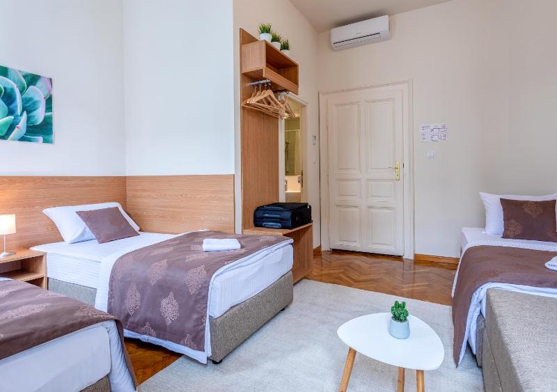 Comfort Triple Room image 1