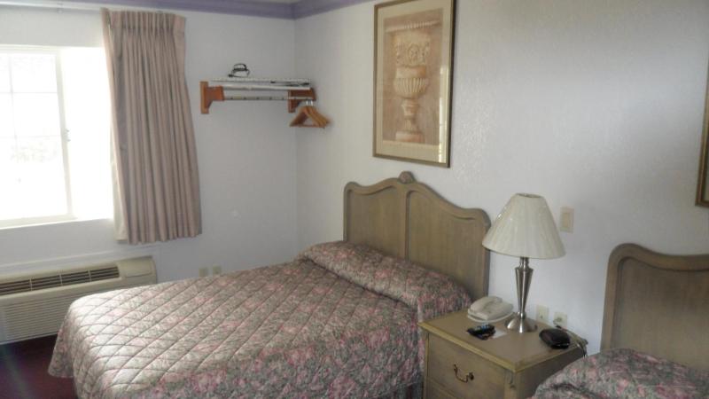 Room with Two Double Beds image 3