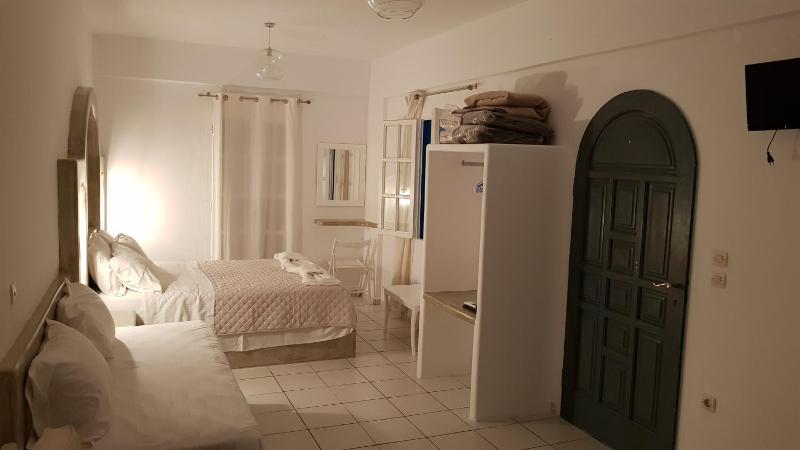 Quadruple Room with Sea View image 4