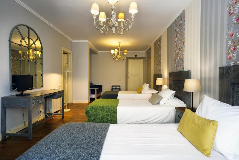 Superior Triple Room image 3