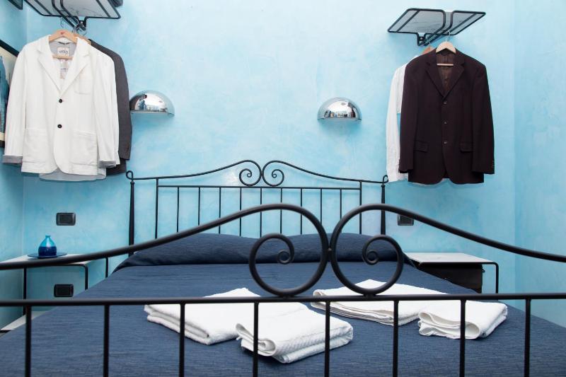 Double Room image 4