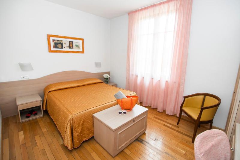 Double Room with Street View image 4