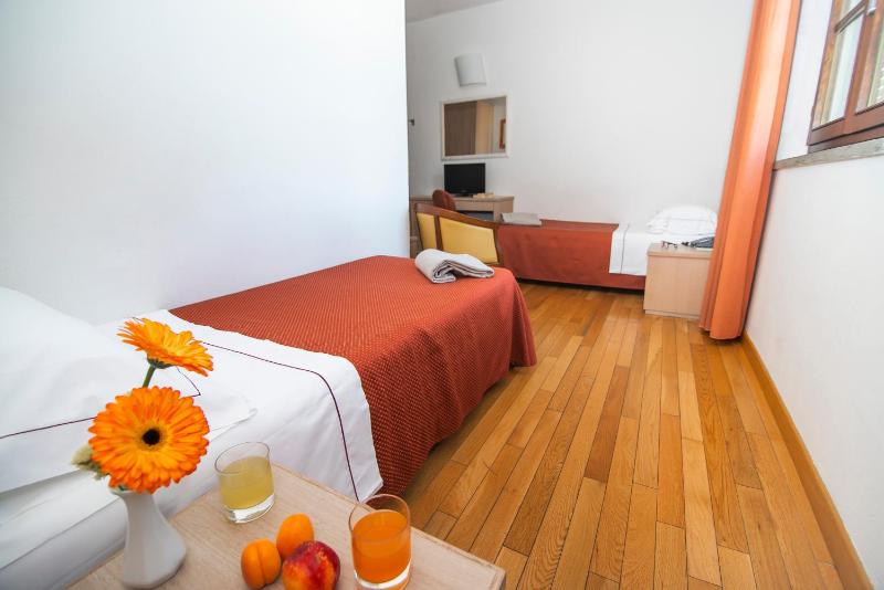 Twin Room with Garden View image 3