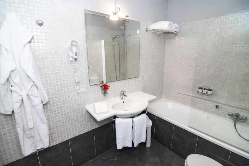 Triple Room image 3