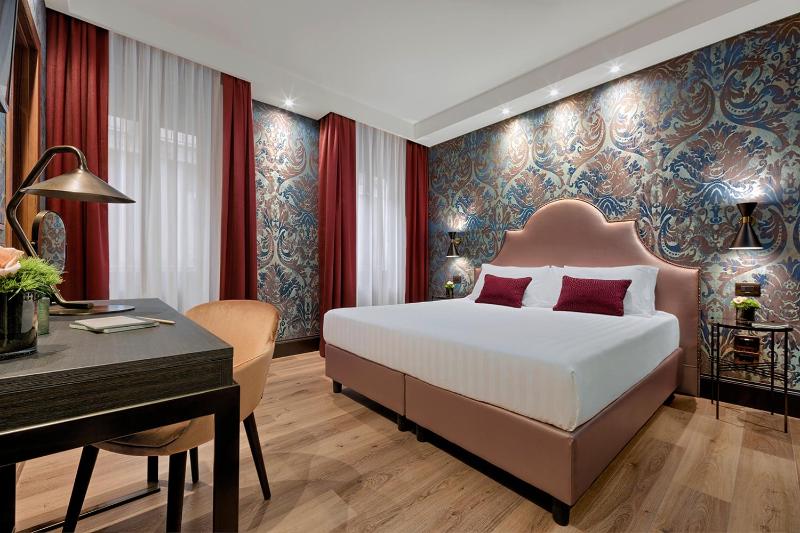 Classic Double Room image 3