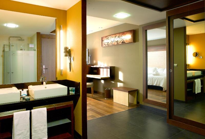Superior Double Room image 3