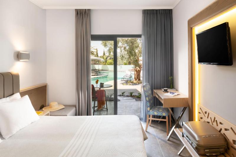Double or Twin Room with Pool View image 2