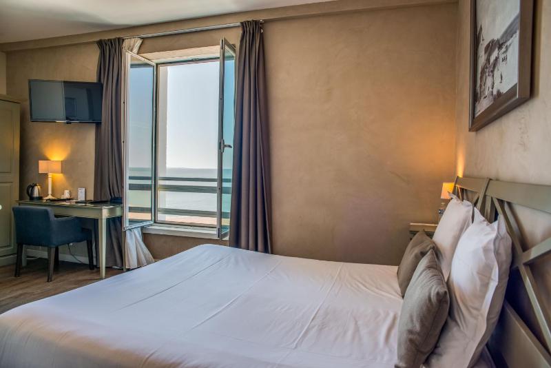 Superior Room Sea View image 1