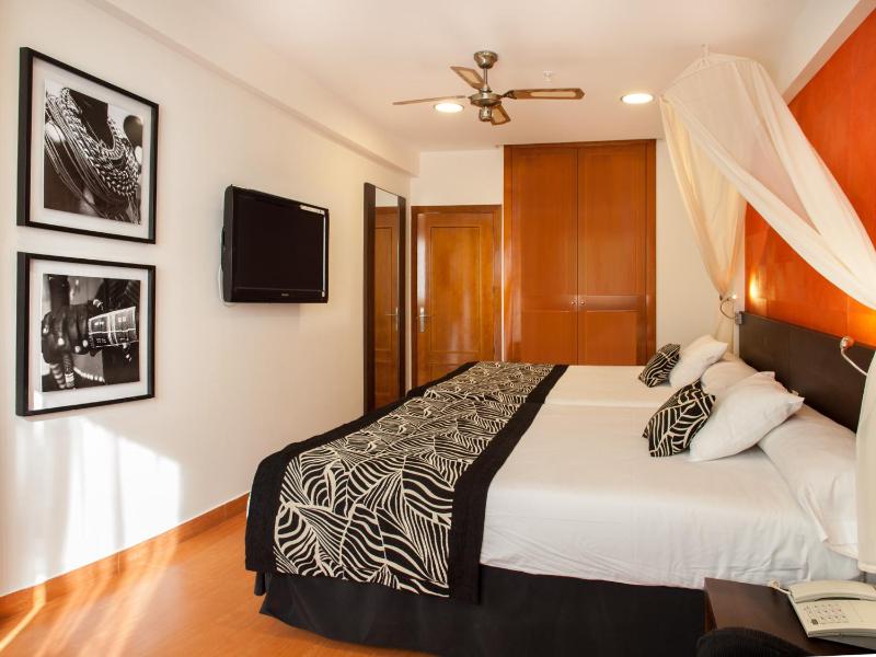 Double Room with Partial Sea View (2 Adults) image 4