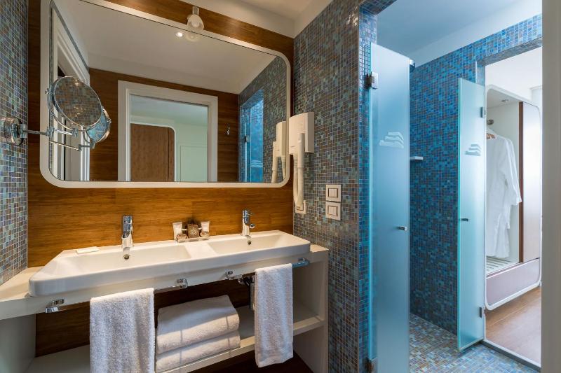 Suite with Partial Sea View image 2