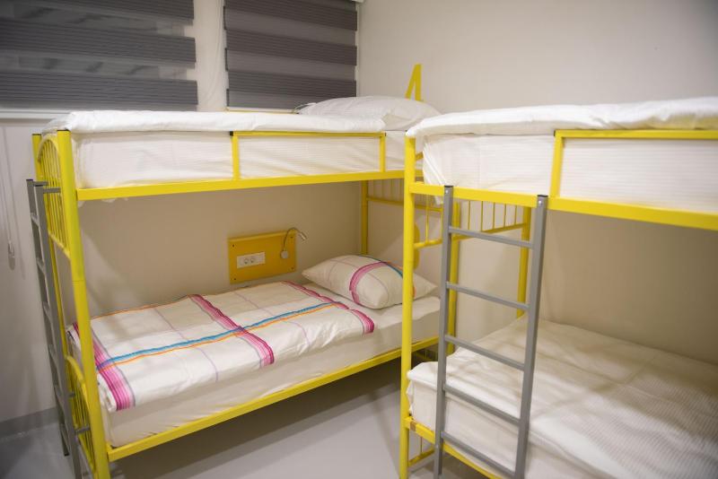 6-Bed Mixed Dormitory Room image 2