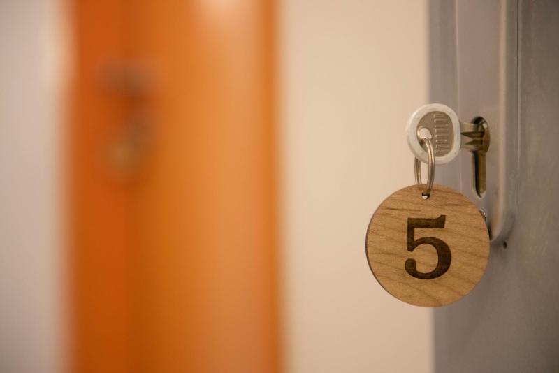6-Bed Mixed Dormitory Room image 2