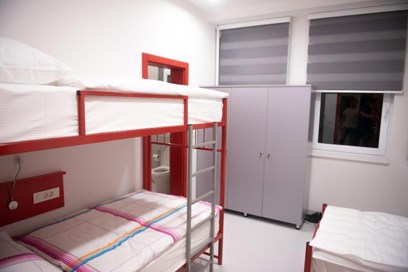 Triple Room with Bathroom image 1