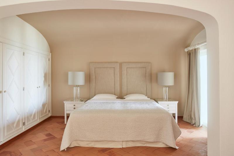 Deluxe Room image 4