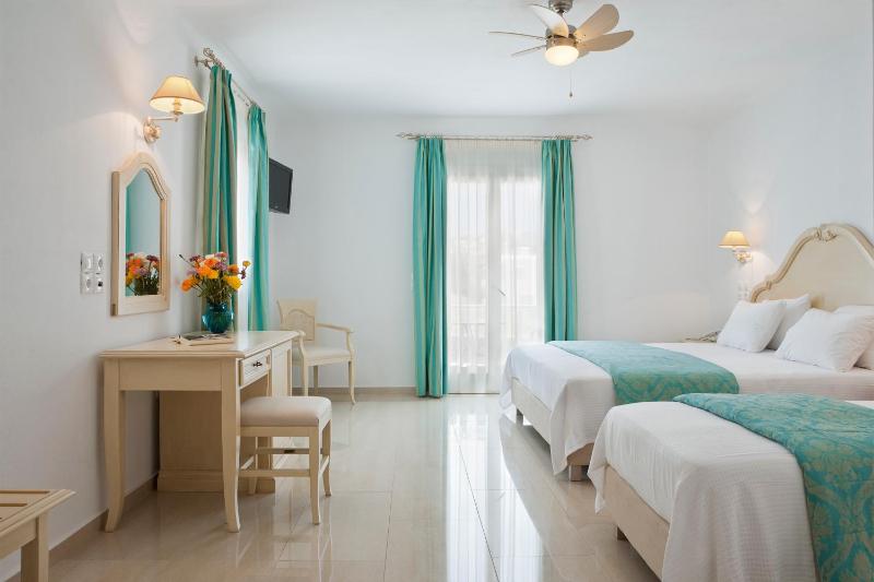 Superior Triple Room image 3
