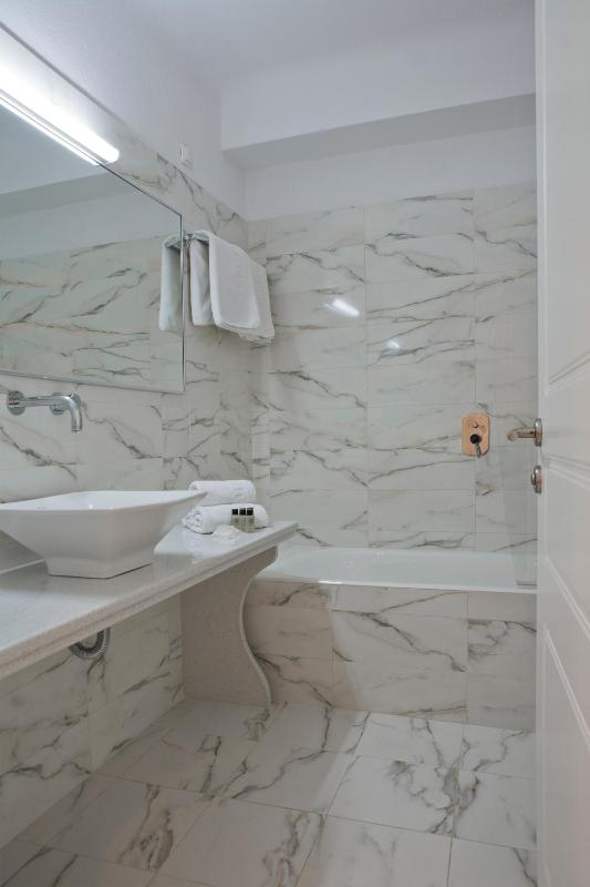 Superior Triple Room image 2