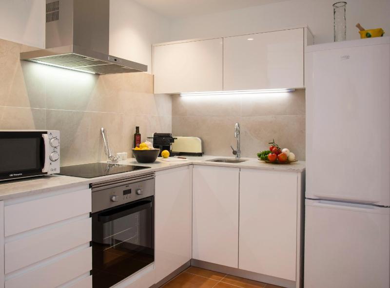 One-Bedroom Apartment image 3
