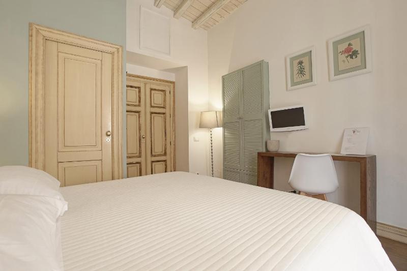 Double or Twin Room image 2
