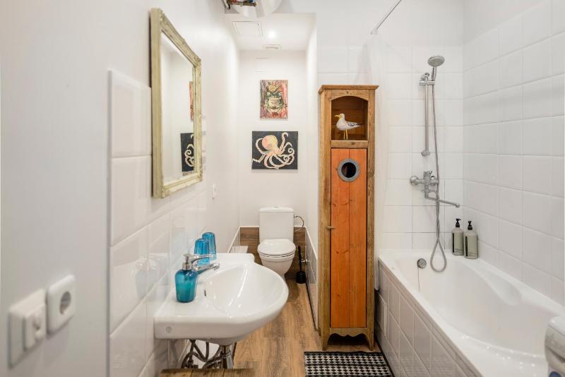 Maironis - Spacious Apartment in the Heart of Kaunas - image 11