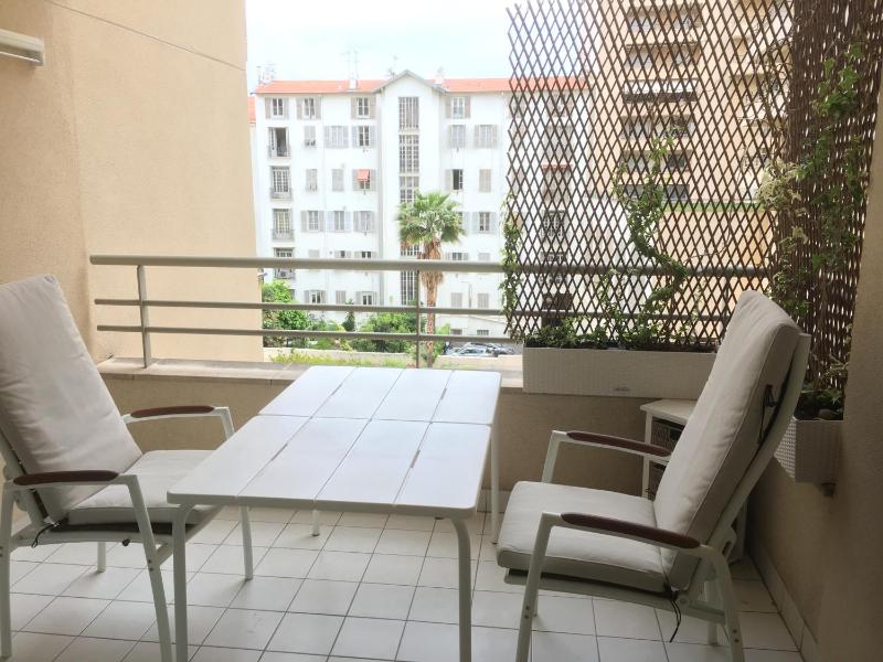 Quiet flat next to the beach - image 15