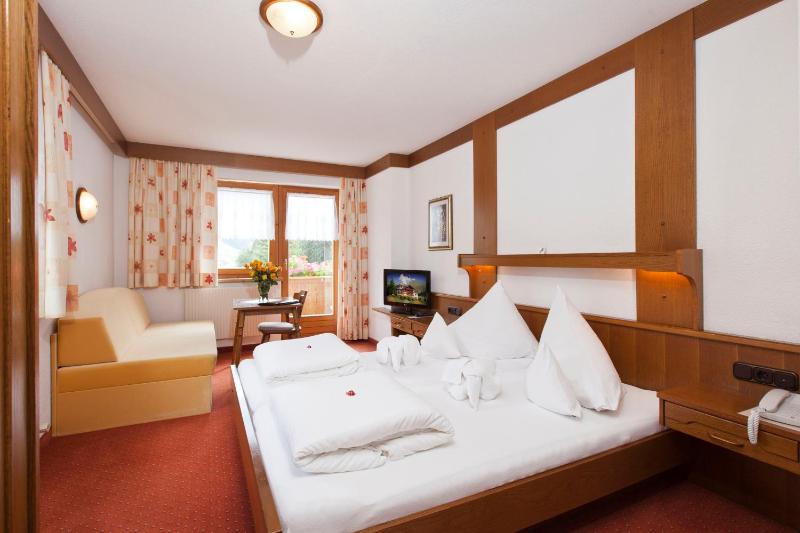 Double Room image 3