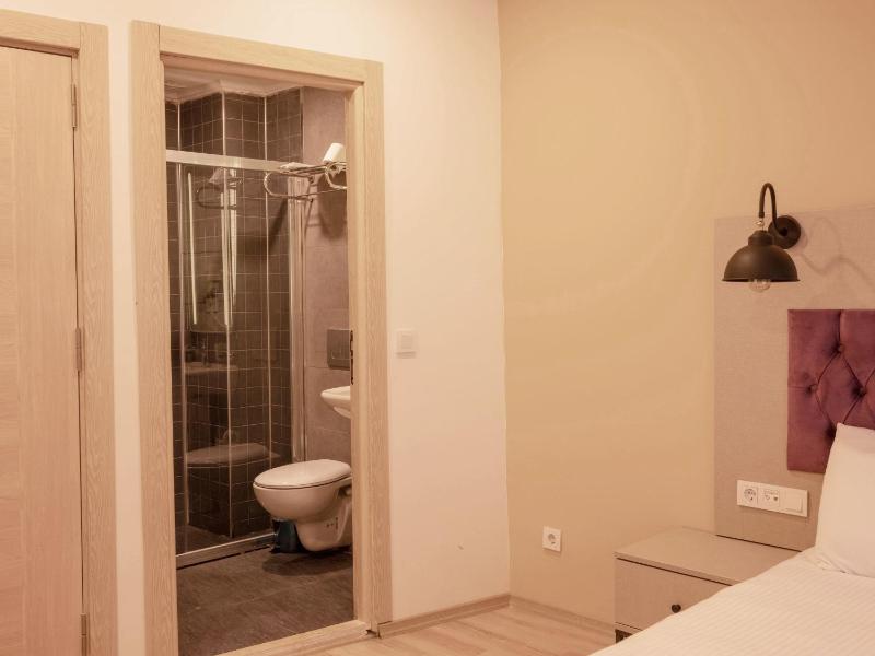 Standard Triple Room image 3