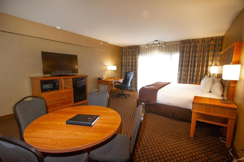 Executive Room One King Bed Courtyard Side image 2