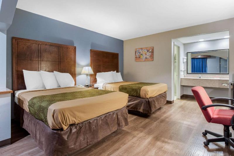 Double Room with Two Double Beds - Smoking image 2