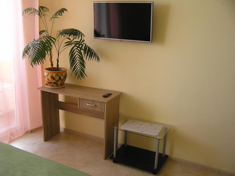 Orange Guest Rooms Images