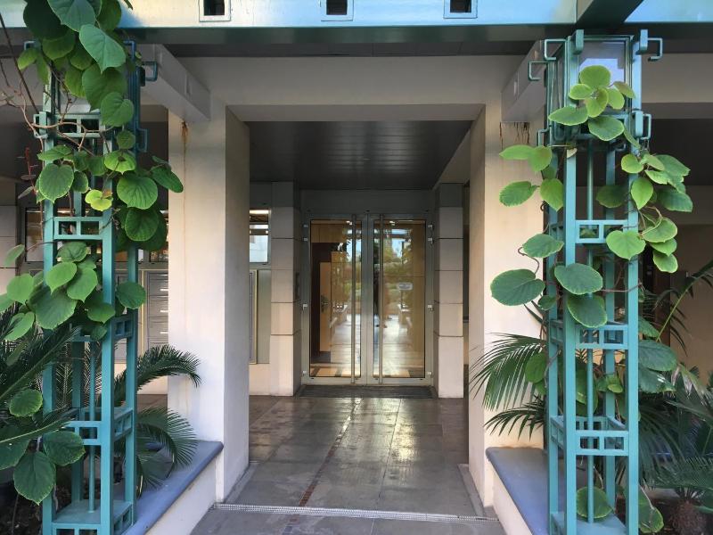 Quiet flat next to the beach - image 9