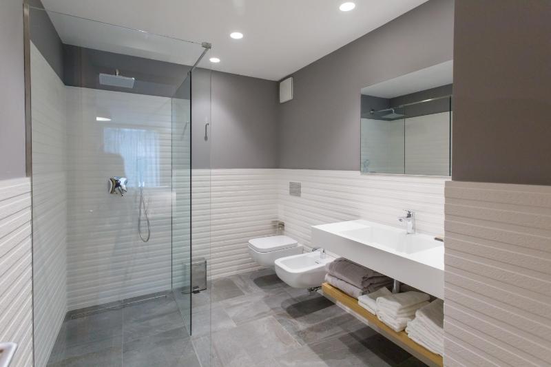 Double or Twin Room with Balcony image 2