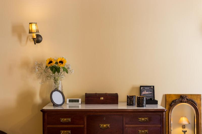One-Bedroom Apartment image 2