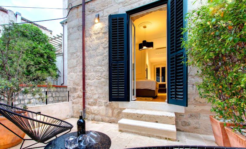 Double Room with Balcony (2 Adults + 1 Child) image 2