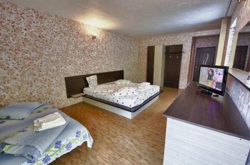 Quadruple Room image 2