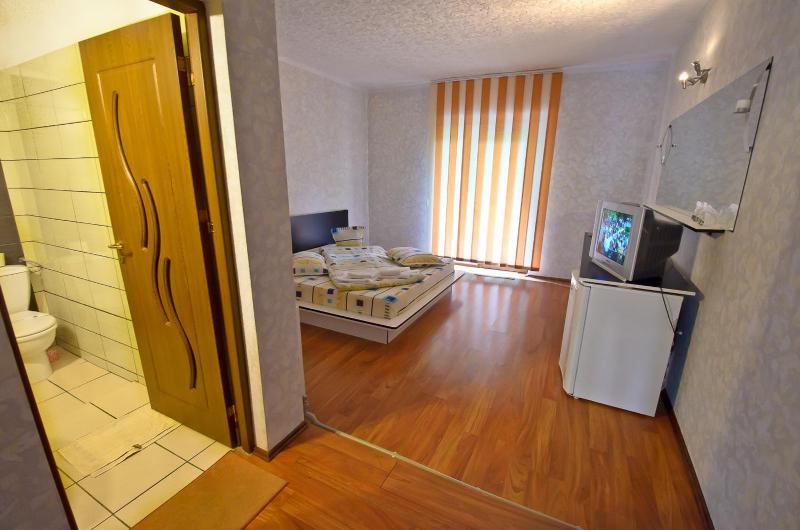 Double Room image 3