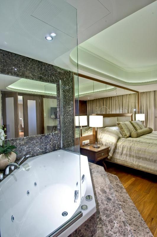 Executive Suite image 2