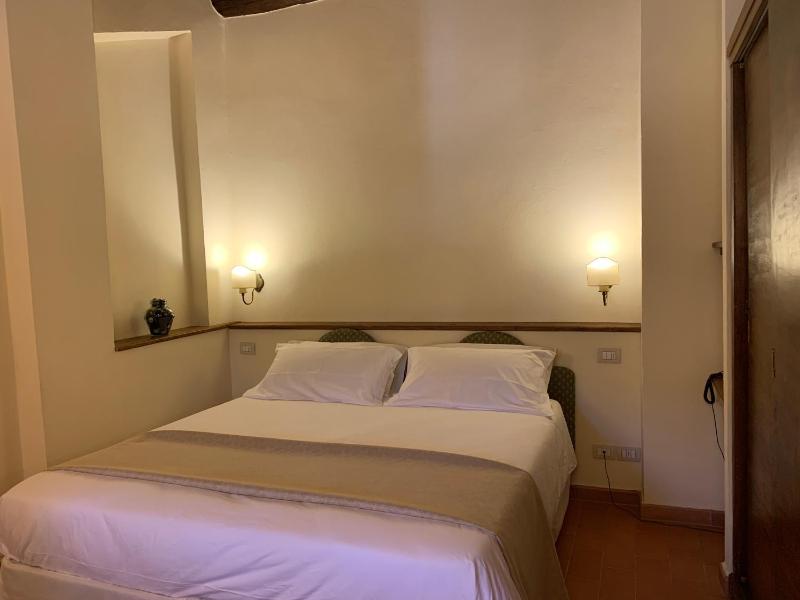 Standard Double or Twin Room image 4