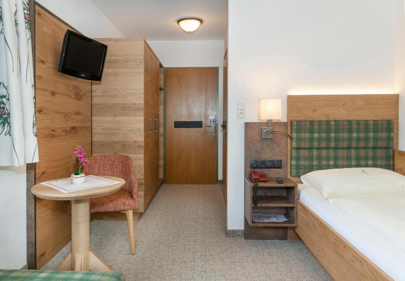 Single Room image 4