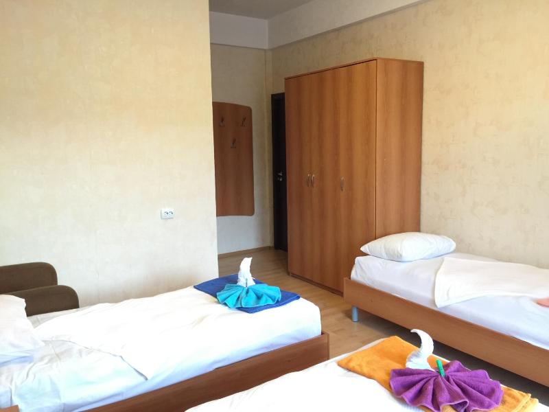 Basic Triple Room image 3
