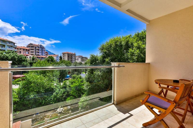 Superior Double Room with Partial Sea View image 3