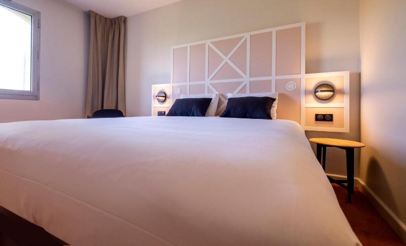 Classic Twin Room image 3
