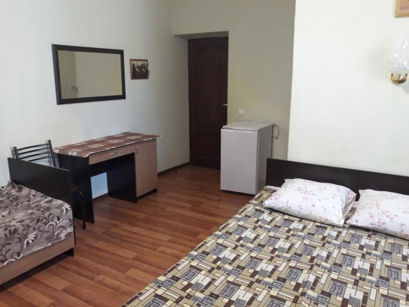 Triple Room with Bathroom image 2