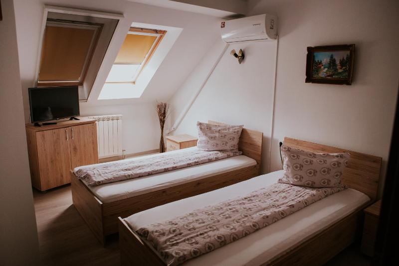 Double or Twin Room image 2