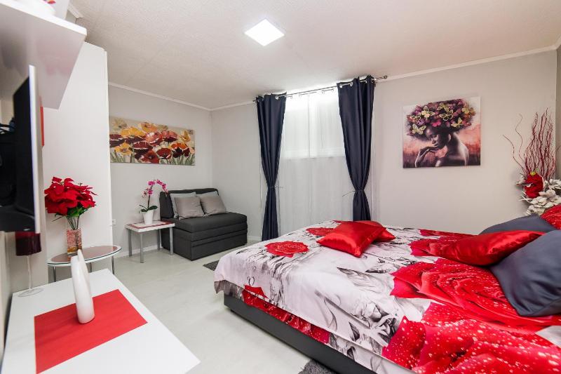 Apartment Romanov - image 2