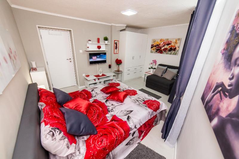 Apartment Romanov - image 8